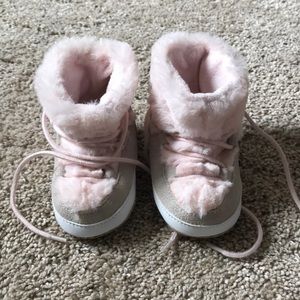 GAP Shoes - Baby Gap Fur Boots GAP Shoes - Baby Gap Fur Boots